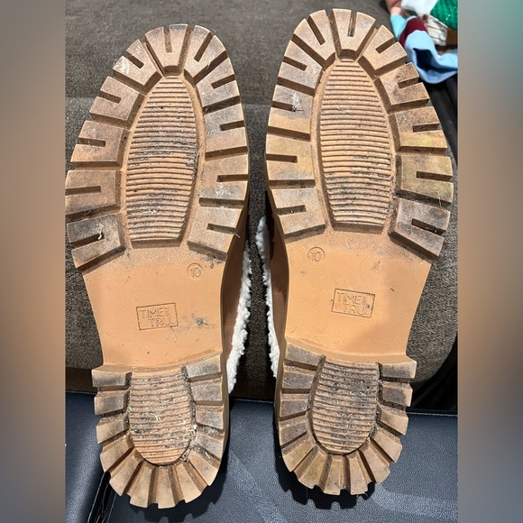 Tan Time and Tru faux leather women's Mules with faux shearling Lining. Size 10 - Picture 7 of 8